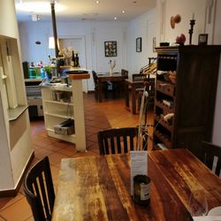 Restaurant Ponte - Keller-Räume mit Bar und Essens-Aufzug