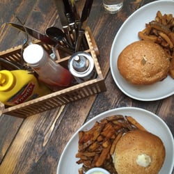 Burger Bar - Holy Cow med pomfri, NAM!