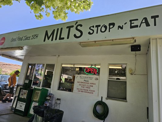 Milt's Stop & Eat by null