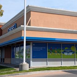 Chase Bank - Exterior