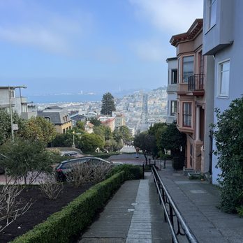 Lombard Street - Landmarks & Historical Buildings Near Me - San Francisco, California