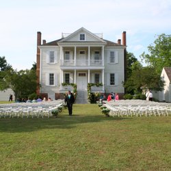 Hope Plantation - Hosting a wedding in front of the mansion.