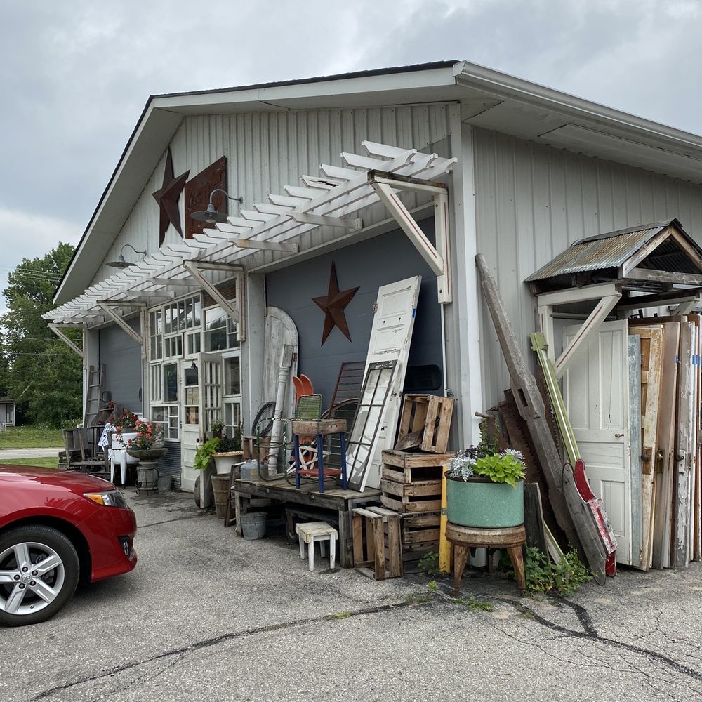 Deer Creek Junk - Antiques Near Me - East Jordan, Michigan