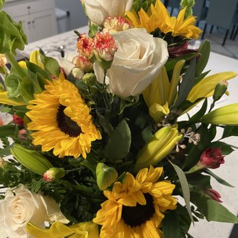 Dottie B Florist - Florists Near Me - Fernandina Beach, Florida