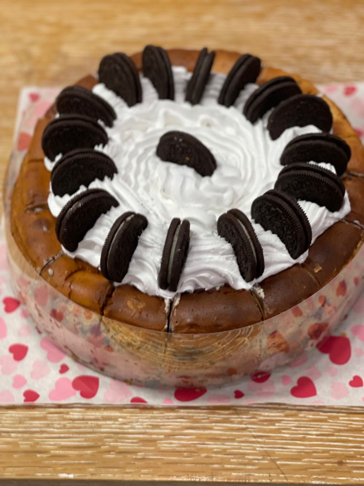 Cheesecakes by Lola Logo