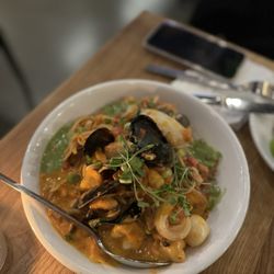 La Viga Seafood & Cocina Mexicana - Tallarines con Mariscos Family