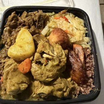 Peppers Jamaican belizean kitchen - Look at that curry goat - Caribbean Near Me - Los Angeles, California