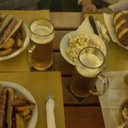 La Buca Birreria - Due tipi di Hot dog tre tipi di salse (tra cui un chili delizioso)