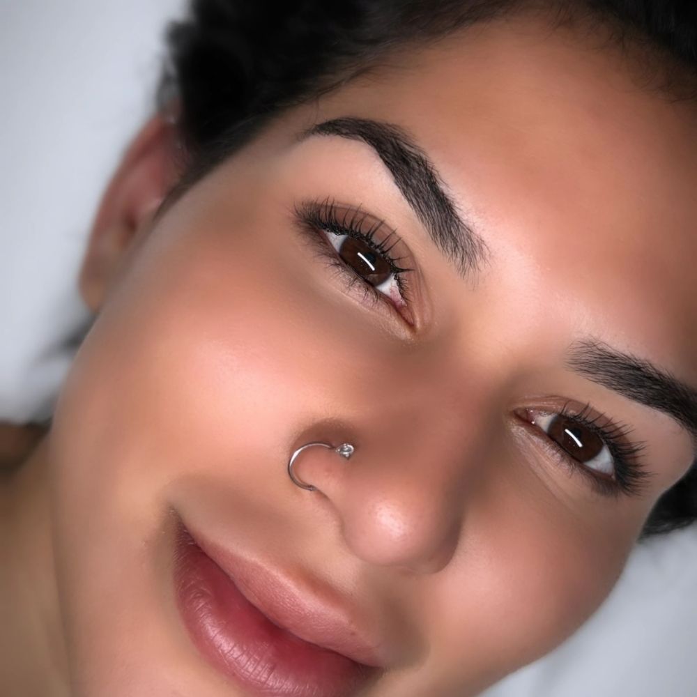 Rem's Threading And Beauty Logo