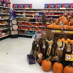 Winn-Dixie - Halloween and autumn corner