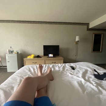 Glendale Express Hotel - Watching tv on my tablet because the cromecast doesn't work. Ugh - Hotels Near Me - Glendale, California