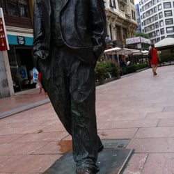 Estatua de Woody Allen - Estatua de Woody Allen