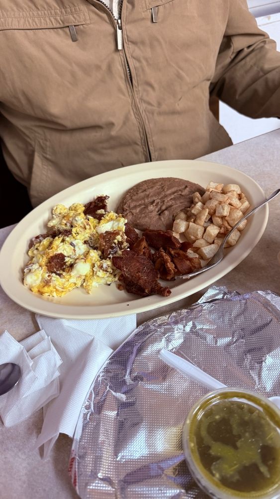 Paulita's Restaurant No 1 Logo