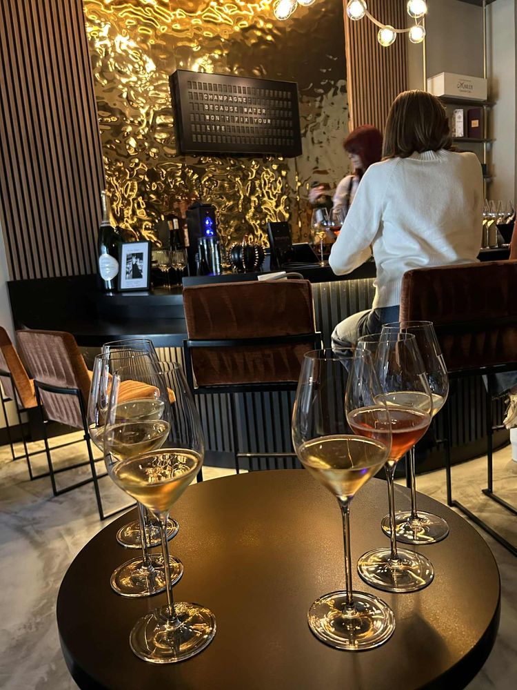 Winston Champagne Bar