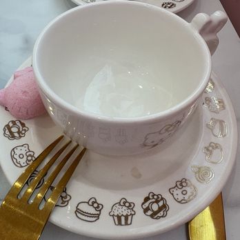 Hello Kitty Cafe - Stained dish - Themed Cafes Near Me - Santa Clara, California Hello Kitty Cafe - Stained dish - Themed Cafes Near Me - Santa Clara, California