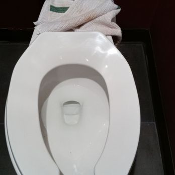 Hiatus On Main - Not sure why the dirty rag os on the toilet - Sports Bars Near Me - Mesa, Arizona