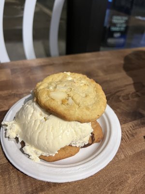 Insomnia Cookies by null