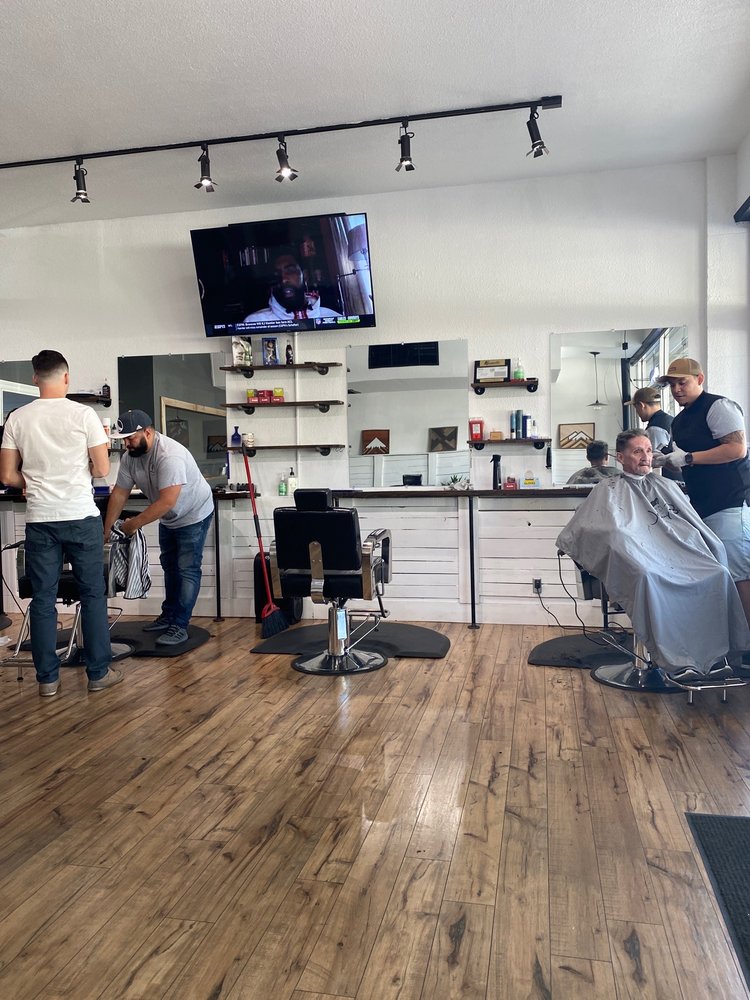 DOWNTOWN BARBERS - Updated August 2024 - 13 Photos - 1327 Tehama St