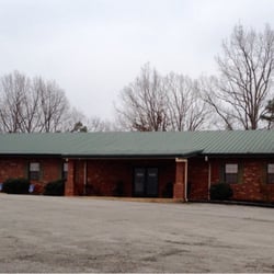 Chapman's Restaurant - Chapman's on a closed day, only time you'll see an empty parking lot
