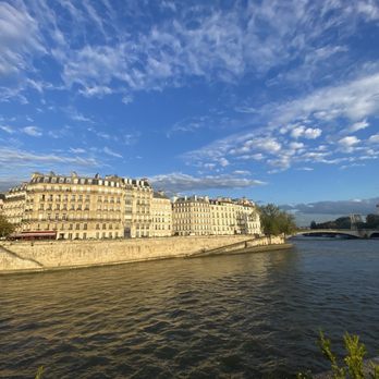 Île Saint Louis - Landmarks & Historical Buildings Near Me - Paris, 75