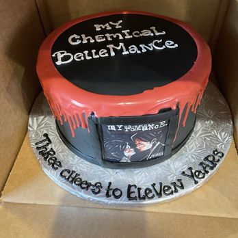 Eddie's Bakery Cafe - Custom cake - Bakeries Near Me - Fresno, California