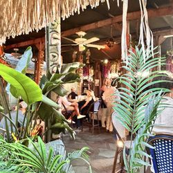 Aplaya Kitchen & Tiki Bar