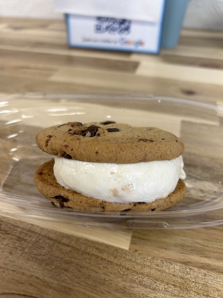 The Colonel's Creamery Logo