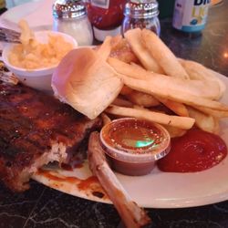 Geppetto's Pizza & Ribs - Some of the best ribs I've ever had!
