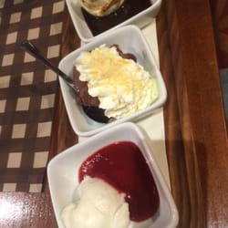 Rosso - Tri gelato!Pearsorbet strawberrysauce, chocolate icecream vanillacream and bubblesugar, and vanilla icecream dark choco sauce
