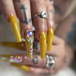 Pin Up Nail Bar
