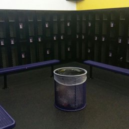 Ladies locker room....large, several stalls and there are 4 showers Ladies locker room....large, several stalls and there are 4 showers