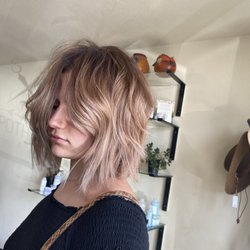Auntie’s Salon