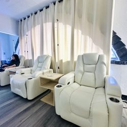 LIV Wellness - Comfortable couches and peaceful atmosphere