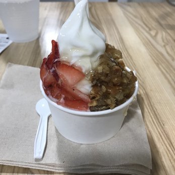 GRK FRESH - Small frozen Greek yogurt with baklava and strawberries - Greek Near Me - Washington, DC, District of Columbia GRK FRESH - Small frozen Greek yogurt with baklava and strawberries - Greek Near Me - Washington, DC, District of Columbia