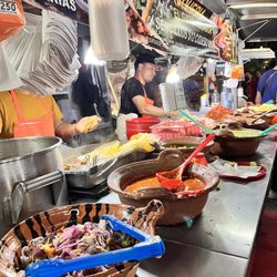El Gato Volador - Street taco front