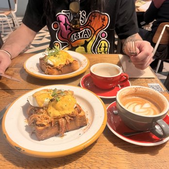 Caravelle - Smoked pork Benedict - Breakfast & Brunch Near Me - Barcelona, B Caravelle - Smoked pork Benedict - Breakfast & Brunch Near Me - Barcelona, B