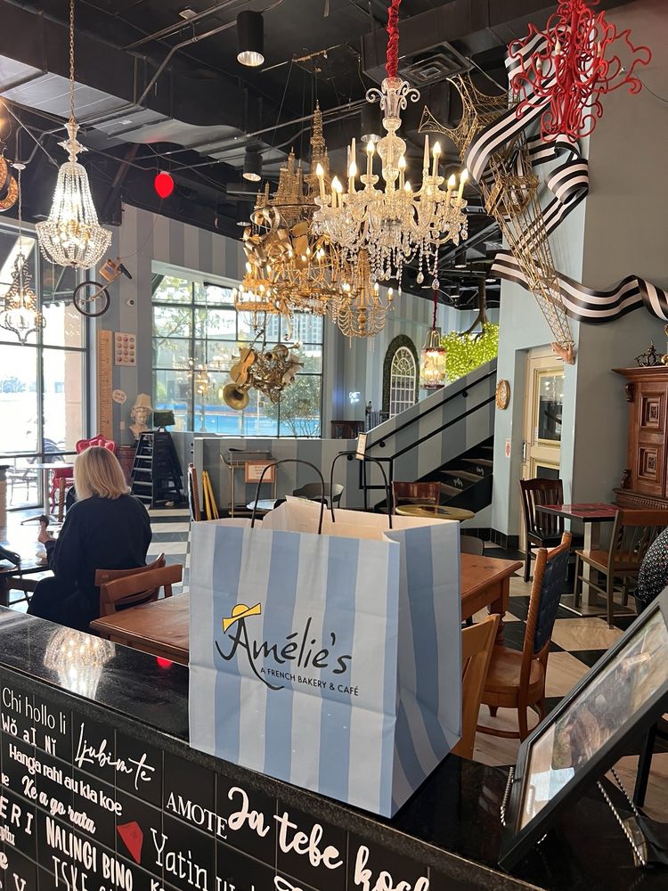 Amélie's French Bakery & Café