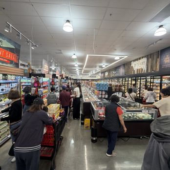 H Mart - Busy crowd - International Grocery Near Me - Dublin, California