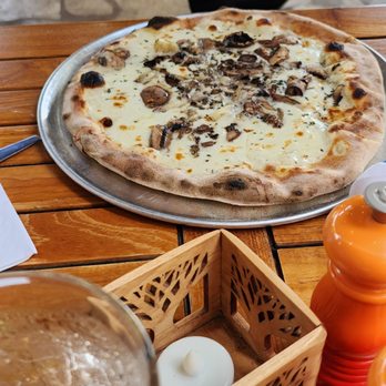 Monkeypod Kitchen - Wifey had their hamakua wild mushroom pizza with truffle oil. She said it was ono. - Hawaiian Near Me - Kapolei, Hawaii Monkeypod Kitchen - Wifey had their hamakua wild mushroom pizza with truffle oil. She said it was ono. - Hawaiian Near Me - Kapolei, Hawaii