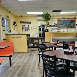 Gloria's - Bright & airy with great spacing!
