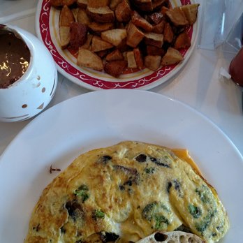 Crazy Beans - My brocolli, mushroom, avocado, American cheese omlet and home fries. - Breakfast & Brunch Near Me - Stony Brook, New York Crazy Beans - My brocolli, mushroom, avocado, American cheese omlet and home fries. - Breakfast & Brunch Near Me - Stony Brook, New York