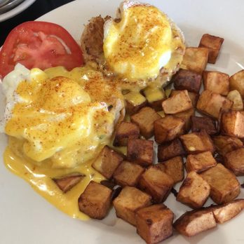 Bea Bea's - Crab cake Benedict - Coffee & Tea Near Me - Burbank, California