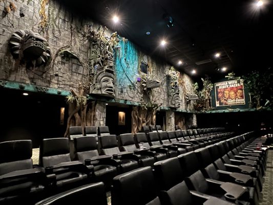 Hollywood Palms Cinema by null