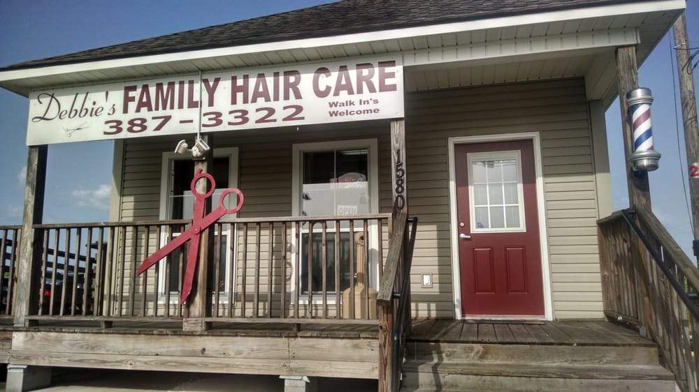 Debbie's Family Hair Care Logo