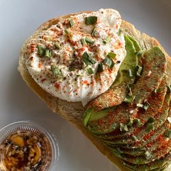 Reserva Coffee Roasters - Avocado toast