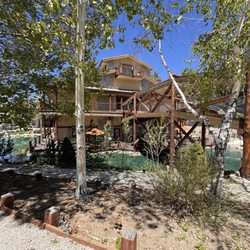 Holiday Inn The Lodge at Big Bear Lake - Outside hotel restaurant