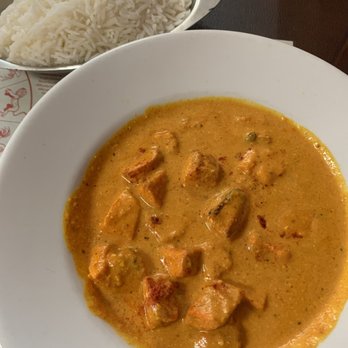 Mount Everest Momo Cafe - Chicken Tikka Masala from the single-item lunch menu. Delicious, but needed a little bit more heat. - Himalayan/Nepalese Near Me - Boise, Idaho