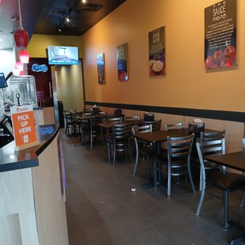Garlic Jim’s - Inside's pretty basic, they definitely lean towards takeout, - Pizza Near Me - San Antonio, Texas