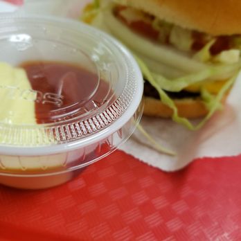 Cupies Maui - Cheeseburger deluxe with mayo, mustard, ketchup - Fast Food Near Me - Kahului, Hawaii Cupies Maui - Cheeseburger deluxe with mayo, mustard, ketchup - Fast Food Near Me - Kahului, Hawaii