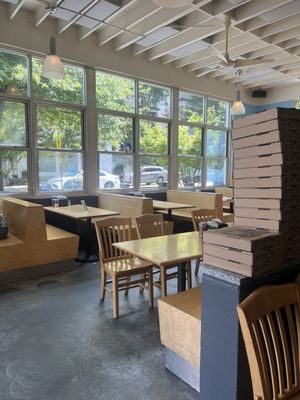 Fellini's Pizza by null